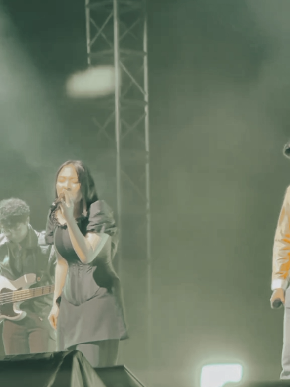 siapa tahu- @juicyluicyband ft @bearnotber  #juicyluicy #siapatahu #bernadya #lagugalau #laguviral 