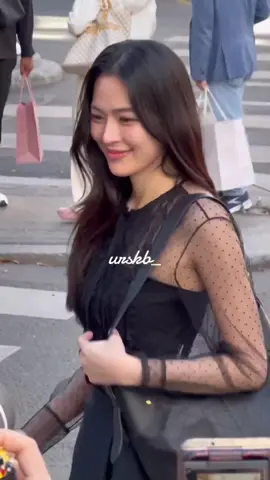 จังหวะนี้ตายเรียบบบ พี่หลิงสวยมากกกก #diorSS26 #dior #PFW #Linglingkwong #หลิงหลิงคอง 