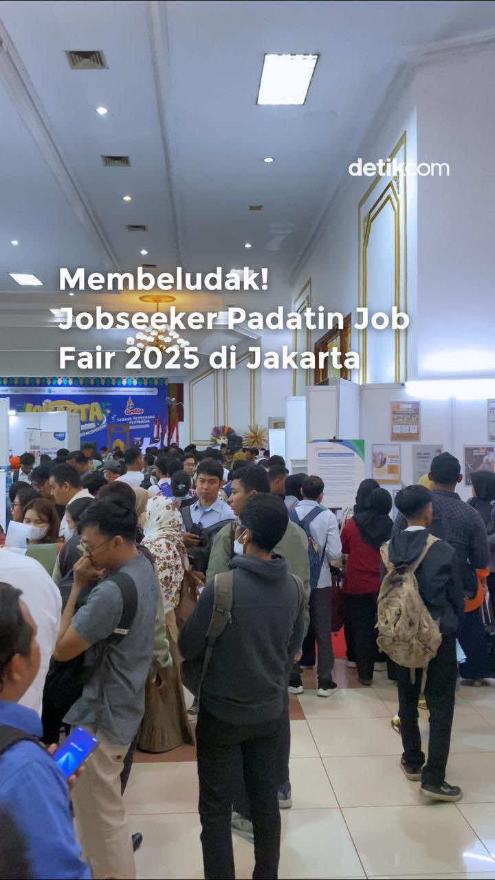 Ribuan peluang kerja dibuka di Jakarta Job Fair 2025 yang digelar di Gedung Pertemuan Pertamina, Selasa (30/9/2025), acara berlangsung selama dua hari hingga 1 Oktober 2025. Sejak pagi sebelum acara dibuka, antrean panjang pelamar kerja sudah terlihat memadati lokasi. Tahun ini ada 36 perusahaan dan 4 instansi lintas sektor mulai dari perbankan, teknologi, ritel, manufaktur, hingga layanan publik yang membuka kesempatan untuk para pencari kerja dari berbagai usia hingga penyandang disabilitas.  Baca berita selengkapnya hanya di detik.com! Creator: Naitun #jobfairjakarta #jakartajobfest2025 #lowongankerja #pelamarkerja #detikcom 