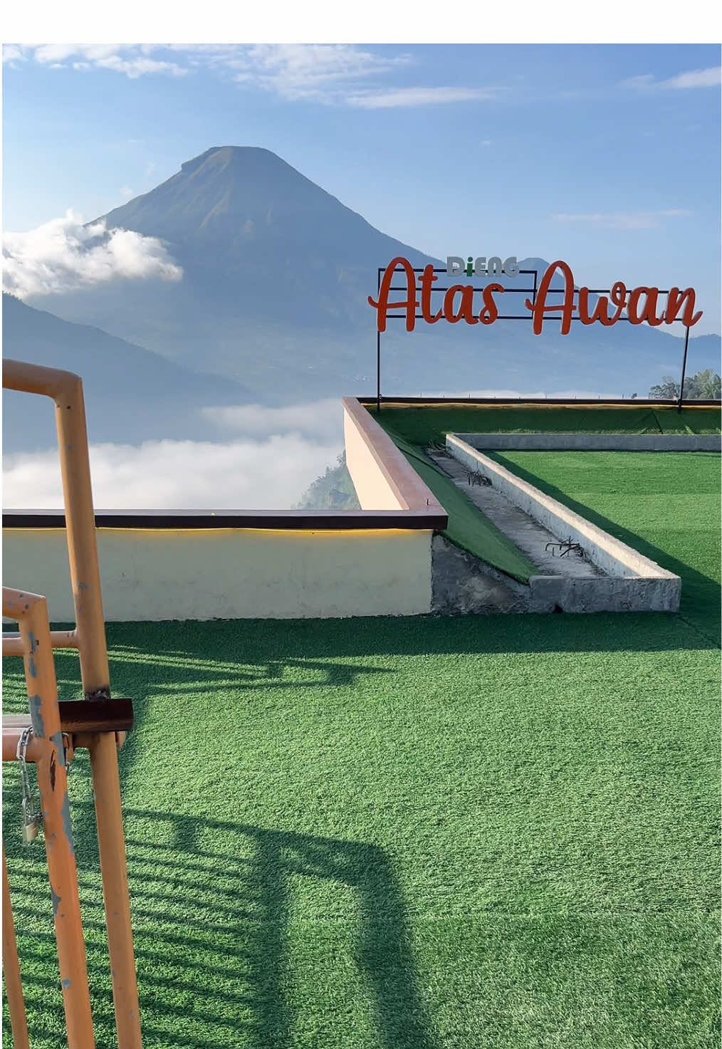 Menikmati lautan awan di pintu langit dieng  📍villa pintu langit  #diengwonosobo #fyp #villapintulangit #dieng #wonosobo 