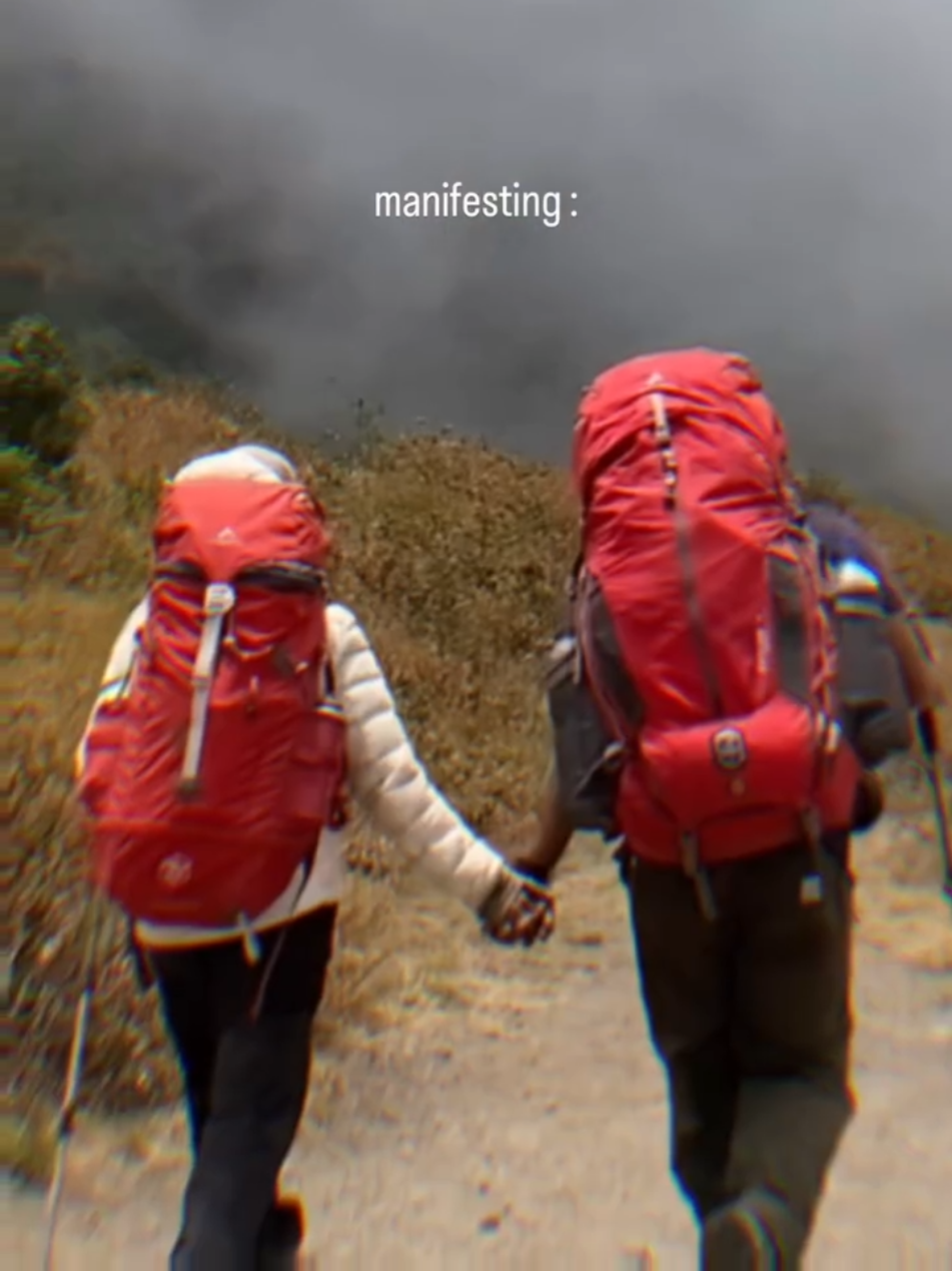 ngikutin trend doang🙏🏻 . . . Repost @Dewik_9 @mephout28 Follow & Tag  @mountjabar #mountjabar #bromo #pendaki #pendakiindonesia #pendakigunung          