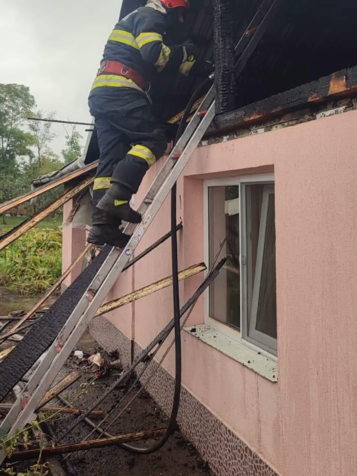 Un botoșănean a dat foc la locuință, apoi s-a sinuci5 în beci #foryoupage #4upage #foryour #fypage #foryoupagе #botosani #news #foruyou #foryouu #foryopage #foryou #fyp #4youpage