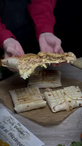 ⁨	⁨	⁨	⁨	Tacos 🌯 Tortillas:  لـ7 حبات تورتيلا(100غ وزن كل واحدة): 	•3 كؤوس فرينة 	•5 ملاعق زيت 	•قرصة خميرة كيميائية 	•ملعقة صغيرة خل •ملعقة كبيرة سكر 	•الحليب (لجمع العجينة) للحشو :  	•500غ صدر دجاج مفروم 	•2 فصوص ثوم مهروس 	•ملعقة كبيرة خردل (موتارد) 	•ملح، فلفل أسود، توابل الدجاج 	•بصلة صغيرة مفرومة 	•كأس كريمة سائلة 	•جبن (اختياري) Makes 7 wraps: 	•3 cups of flour 	•5 tablespoons of oil 	•A pinch of baking powder 	•1 teaspoon of vinegar 	•Milk (to bring the dough together) Chicken Tortilla Filling: 	•500g ground chicken breast 	•2 cloves of garlic, minced 	•1 tablespoon of mustard 	•Salt, black pepper, chicken spices 	•1 small onion, finely chopped 	•1 cup of liquid cream 	•Cheese (optional) #tacos #fyp #dz⁩⁩⁩⁩