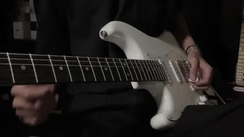 new thang #electricguitar #donnerdst152 #donnermusic #4u 