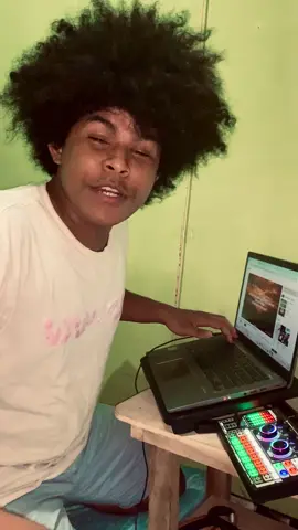 Menurut kam bagaimana?@CHESYLINO 💫 