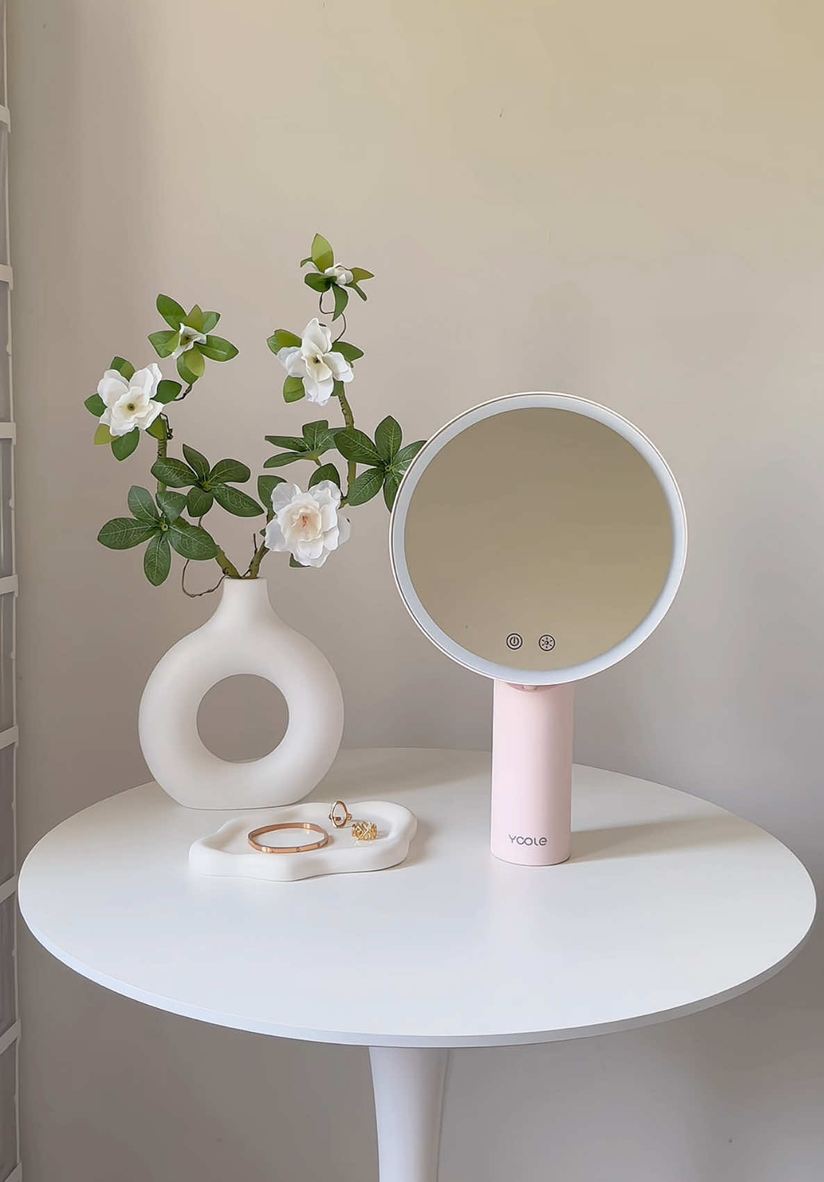 Love sangat makeup mirorr ni! Ada lampu LED & tapak dia ada gel suction so memang stabil dan kukuh 🩷 #portablemirror #vanitymirror #makeupmirror #portablemirrorwithled #yoole 