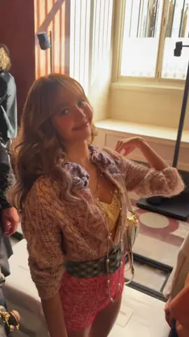 When Lisa smiles straight at you at Louis Vuitton…  Video: Hypebae  #lisa #blackpink #lisablackpink #TikTokFashion #parisfashionweek 