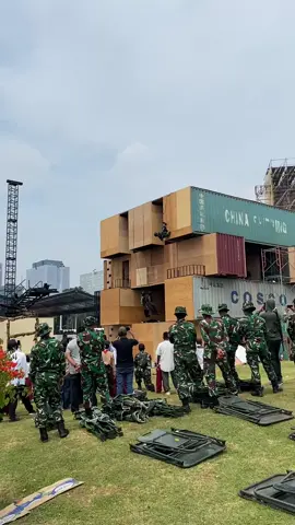HUT tni 80  #monas
