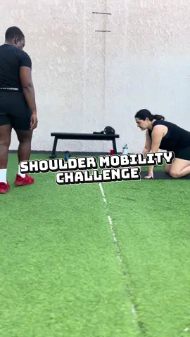 Come tap into this lightweight shoulder mobility challenge 🔥 Strong + healthy shoulders = better lifts, less pain, and more longevity. As a trainer, helping my clients move pain-free and keep their shoulders durable for the long run is always the priority. #ShoulderHealth #MobilityMatters #Longevity #personaltrainer #mobilitychallenge 