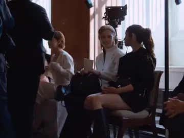FELIX TALKING TO ANA DE ARMAS AND SITTING NEXT TO EMMA STONE HELLOOOOOOO #FELIXxLVSS26 #LVSS26 #FELIXxLouisVuittonPFW #catwalkmodel #anadearmas 