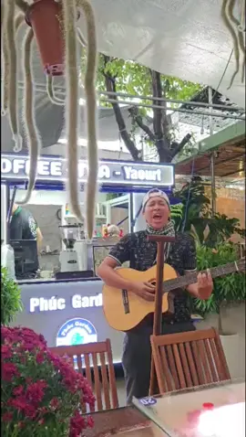 Chắc chắn không phải là AI nha mọi người #aidemmuadenchoemusau #phucgarden #coffee #videoviral #vuive 