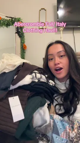 I had to semi speed this video up because there’s a lot and I kept yapping 🤣 so so excited to be going to Italy so so soon!! #abercrombie #haul 