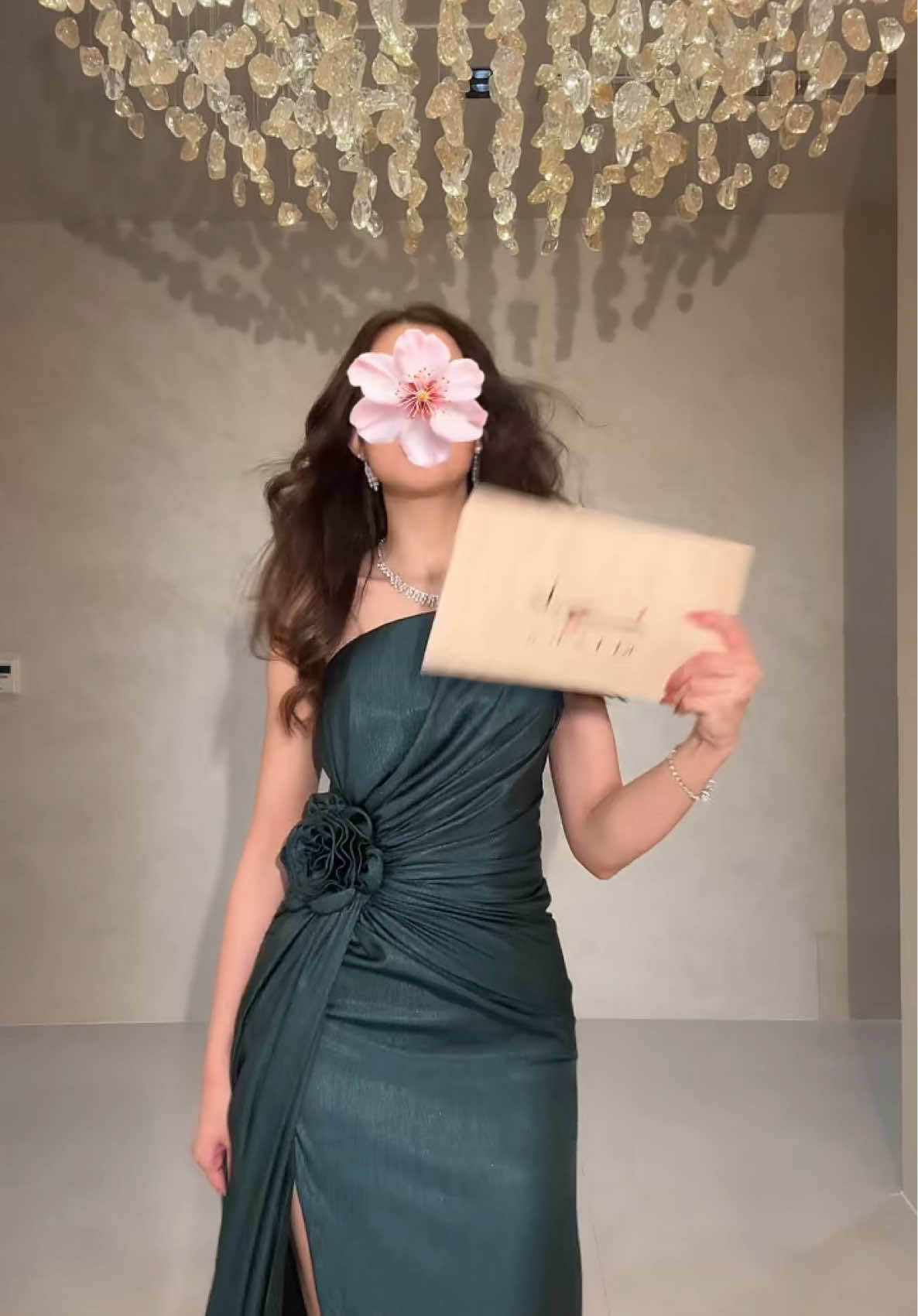 فستان سهره ناعم بورده على الخصر 