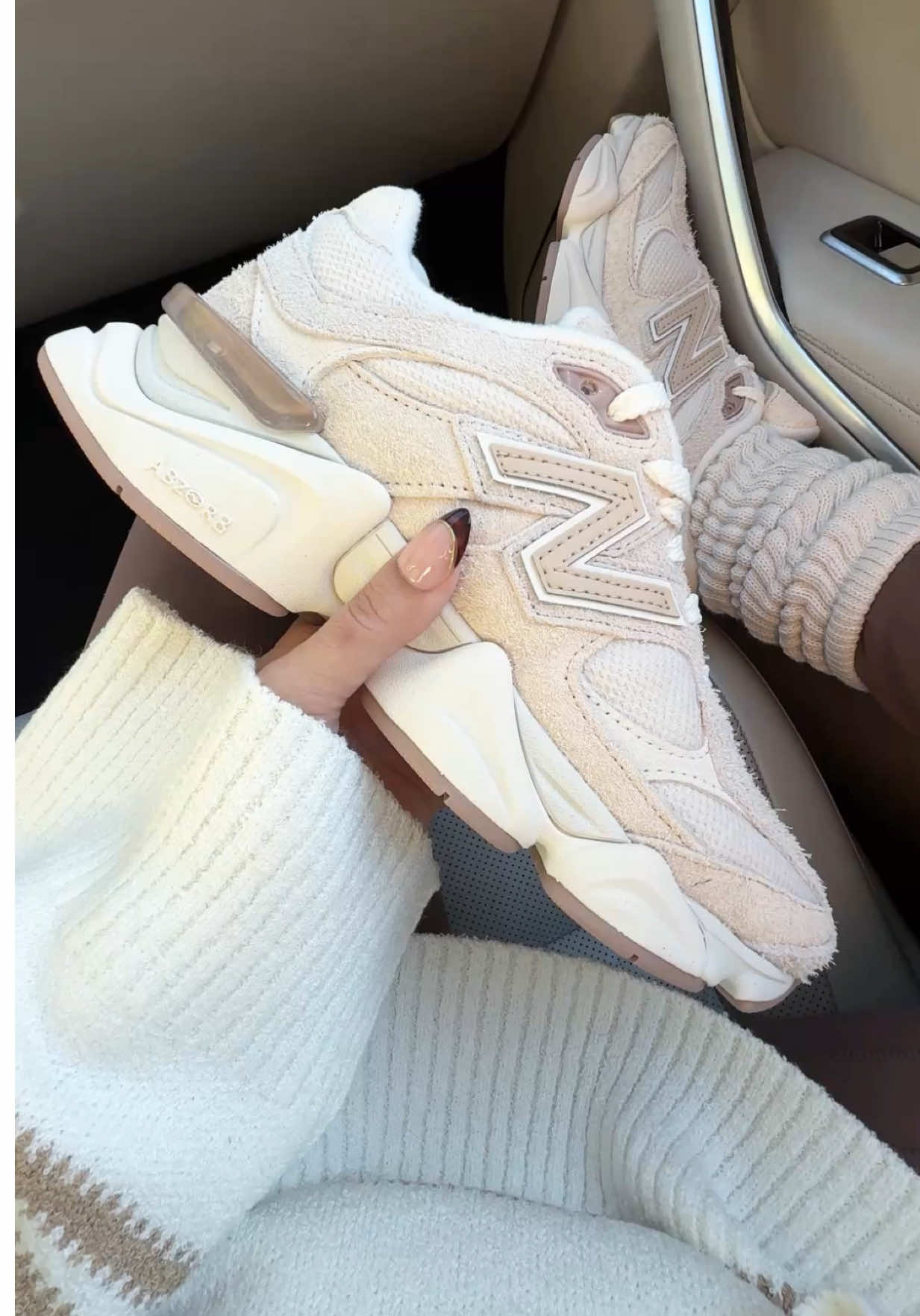 Soft neutrals, cozy layers, and sneakers that go with everything 🤍🍂 The 9060 Bisque with Sea Salt was made for slow autumn days.  #newbalance9060 #newbalancesneakers #brownoutfit #fallstyle2025 #sneakerfashion