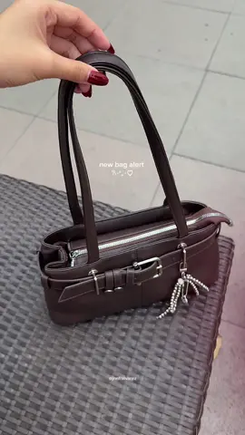 large capacity shoulder bag 🥹✨ #bag #shoulderbag #bagforwomen #largecapacitybag #fashionbag 