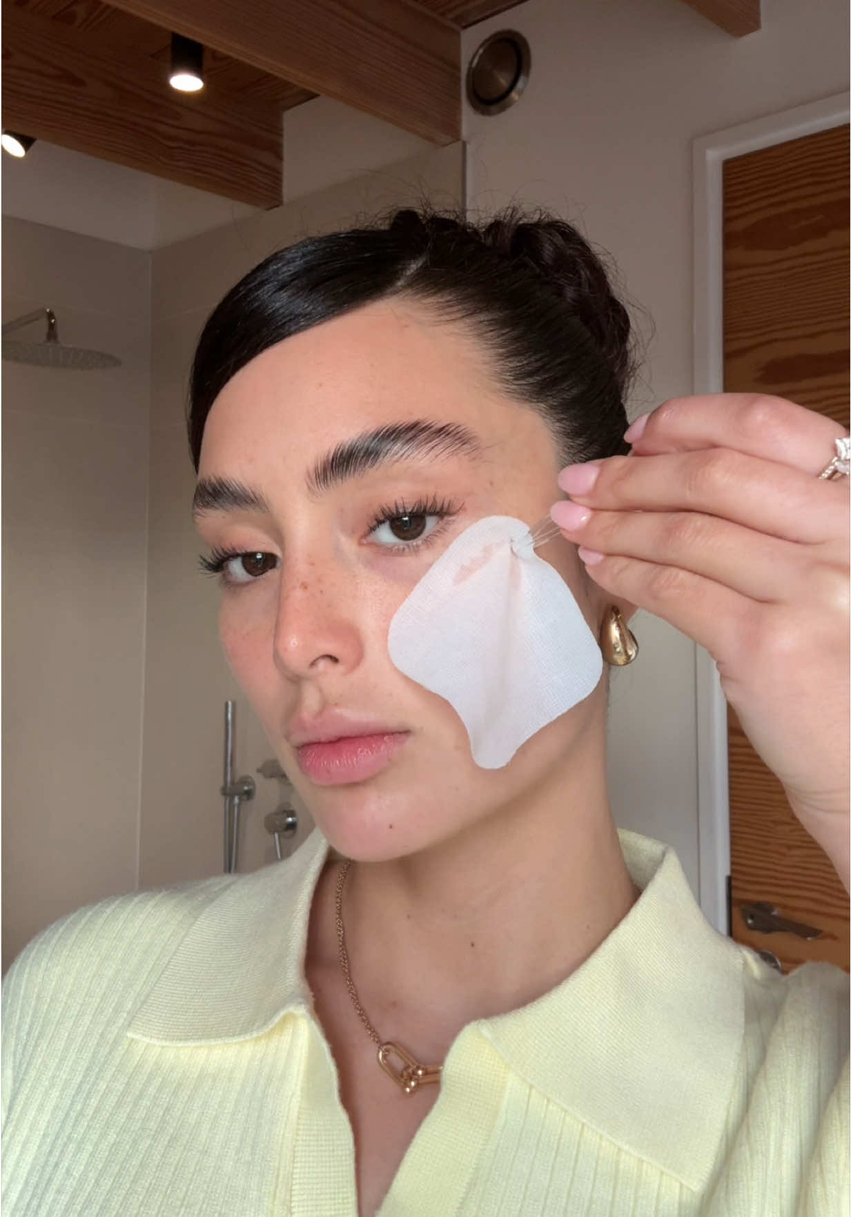 how I keep breakouts and redness in check♡ using: -madecassoside blemish pads  - blemish repair serum -  mosture serumi blemish repair from Mediheal 