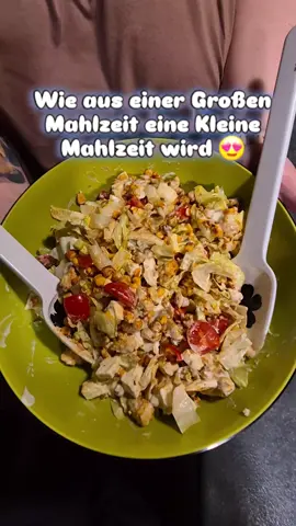 ✨ Proteinpower to go! ✨ Aus unserem leckeren Kichererbsensalat von gestern habe ich heute Proteinwraps gezaubert 🌱💪 Perfekt fürs Meal Prep – super praktisch, unter 500 Kalorien und mega sättigend. Ideal für unterwegs oder fürs Büro 🥗🌯🚶‍♀️ 📊 Nährwerte pro Portion: 🔥 466 kcal 🍞 41,4 g Kohlenhydrate 💪 46,1 g Eiweiß 🥑 11,0 g Fett #mealprep #proteinreich #gesundessen #unter500kcal #morenutrition 