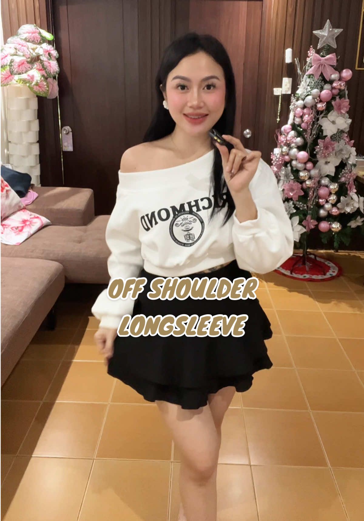 Pang shala tong off shoulder longsleeve nato, I swear! 🤫😍 #offshouldertop #longsleeve #autumnoutfit 