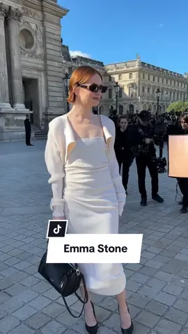 #emmastone at the @Louis Vuitton Spring/Summer 2026 Show during #parisfashionweek. #voguegermany #pfw #emmastoneedit  (Video: @STYLE DU MONDE)