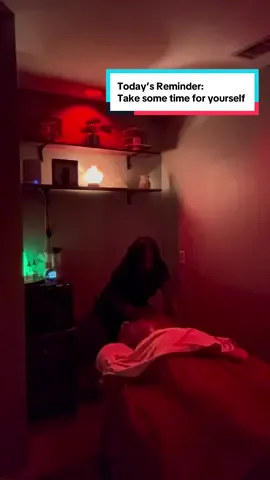 We all have responsibilities to family, work and etc but our biggest responsibility is ourselves. Caring for yourself is your top priority!  You can’t be everything to everyone and nothing to yourself. Here is the reminder: Take some time for yourself. Tend to your own needs ❤️   Shout out to @Chan Chi for the massage 🥹🫶🏽 #SelfCare #selflovejourney #dailyreminders #relatablecontent #solodateideas 