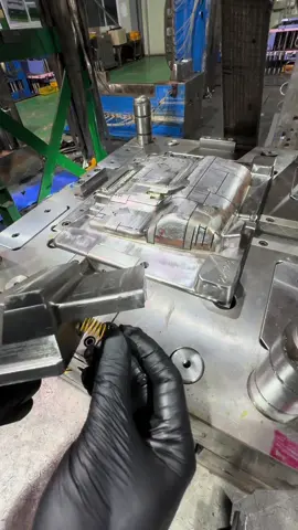 assembly slider #1M #injectionmolding #moldmaker #assembly #cnc #mold 
