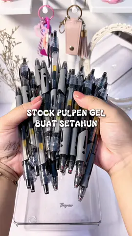 Nyetok pulpen gel emang hobi aku 😍 Apalagi ini dapet harga lebih kurah dari pada jajan seblak 🤩🤏🏻💗 #pulpen #pulpenmurah #pulpengel #pulpenviral #alattuliskantor 