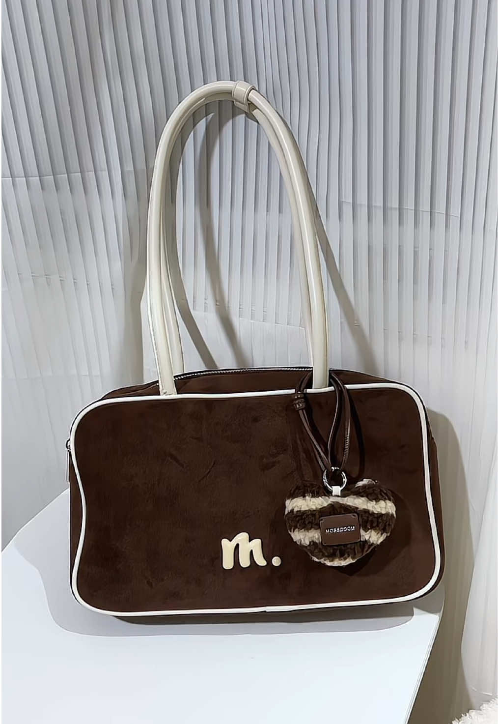 Ang gandaaaa, lalo sa personal😍✨ @MOSSDOOM.PH #bagforwomen #bag #suedebag #shoulderbag #fashion 