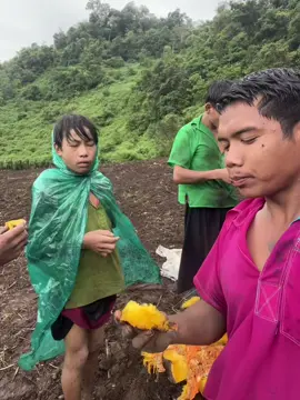 #စားကြပါအုံး #