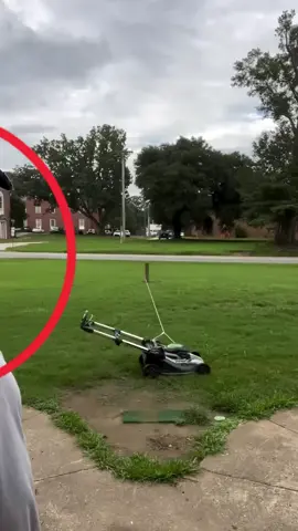 Cara jenius pria ini memotong rumput #fyp #foryou #foryoupage #rumput #potongrumput 