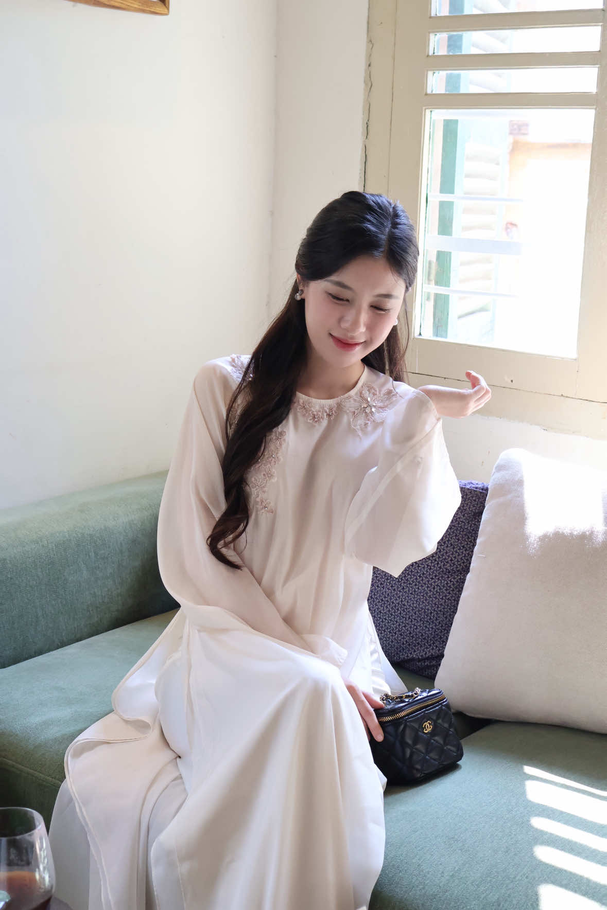 Khi nét đẹp truyền thống được thổi hồn qua từng đường may, từng khoảnh khắc trong Áo Dài Huyền đều trở nên thật trân quý. –––––– 𝐂𝐄 𝐂𝐄 • Store: 105B6 Phạm Ngọc Thạch, P. Phương Liên, Q. Đống Đa, Hà Nội  • Hotline: 09.69.69.69.83 • Shopee: https://s.shopee.vn/4VTG9eImWu • TikTok: https://vt.tiktok.com/ZSSXwj5Se/?page=TikTokShop