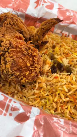 This is What I eat today.. Saudi Fried Chicken with nasi Kebuli in Almaz Fried Chicken. Taste saviry and a bit spicy. #almazfriedchicken #whatieat #mylunch #nasikebuli 