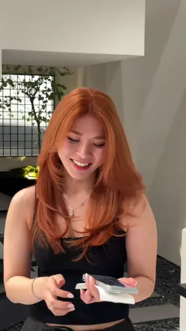 🧡 Rambut ginger tuh bikin pangling dalam sekali lihat! Setuju nggak kalau warna ini bikin keliatan lebih fresh? #catrambut #haircoloring #bleachinghair #bleachingrambut #warnarambut 