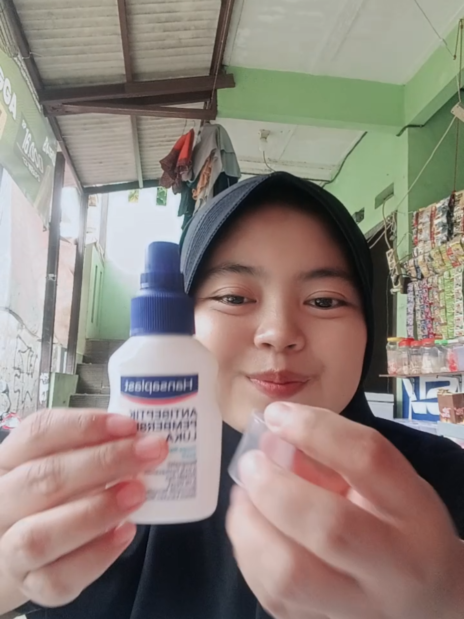 wajib dibawa ni spray @hansaplast_id kalau lagi mau pergi2 apalagi punya sikecil yang lagi aktifnya 😚 #antiseptikspray #hansaplastspray #hansaplast #p3k 