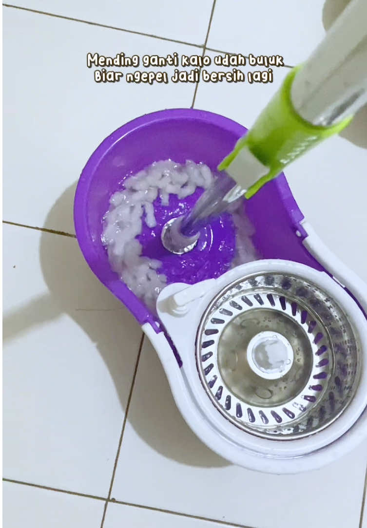 Saatnya ganti kain pel mop kamu kalau sudah buluk dan ga worth it lagi buat ngepel 🤏🏻 #refillpel #refillpelmop #kainpelmicrofiber #viraltiktok 