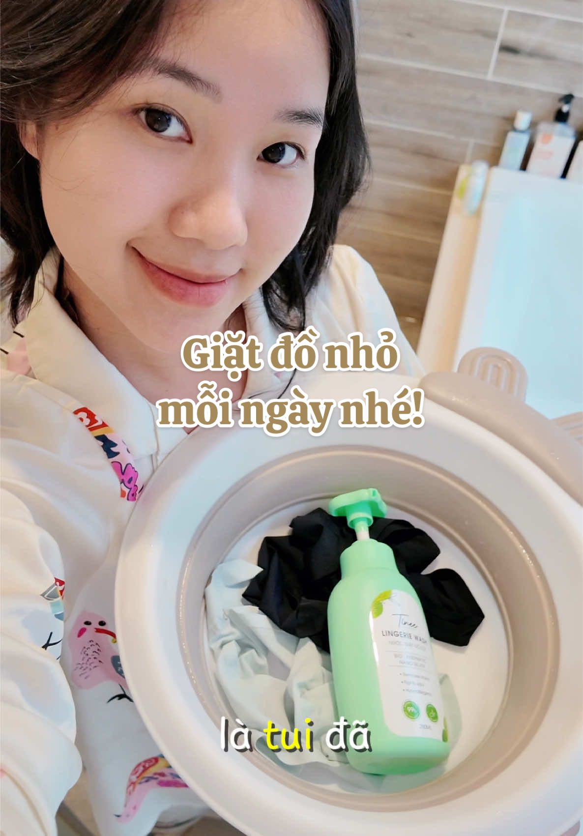 Nước giặt đồ nhỏ sinh học nano bạc khả năng giặt vết bẩn ổn áp mà không bị khô tay nhe các bà ^^ #nuocgiatdochip #nuocgiatdolottinee #nuocgiat #nuocgiatdolot #chamsocsuckhoephunu