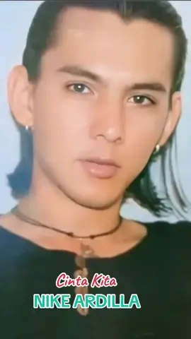 Lagu “Cinta Kita” yang dinyanyikan Nike Ardilla bercerita tentang kisah cinta dua insan yang penuh pengorbanan dan kesetiaan. Meski harus menghadapi rintangan dan perbedaan, mereka tetap berpegang pada janji dan keyakinan bahwa cinta sejati akan bertahan selamanya. Lagu ini menggambarkan kekuatan cinta yang tulus dan abadi. #nikeardillafansclub #nikeardillaofficial #nikeardilla #nikeardillafans #pyfツviral_❤ @Nike Ardilla 1995 @NIKE ARDILLA OFFICIAL @NIKE ARDILLAA 90'S @Nike ardilla memories💕 