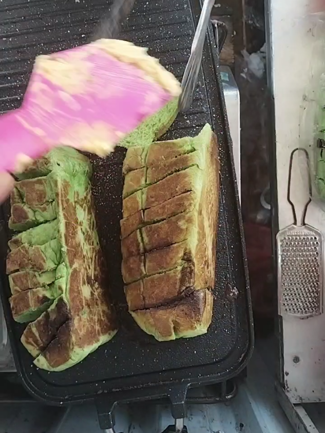 Terimakasih org baik sudah borong roti balok 🥰 20balok 😍 tidak termasuk istri yg pintar dalam belanja 1hari 10rb 🤣🤣 #rotipanggang #masukberandafyp #motivasihidup #edukasi 