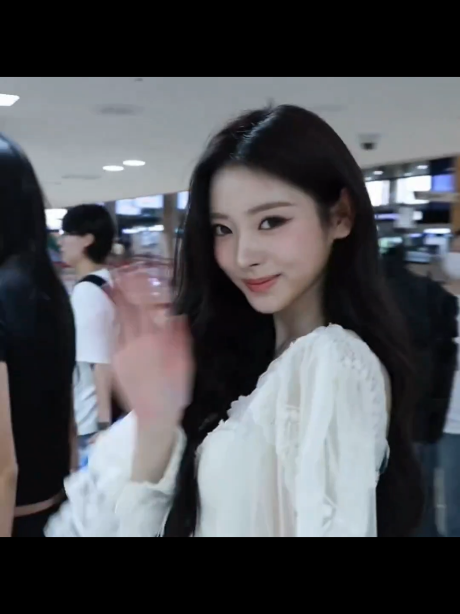 Without a doubt, Anna is one of the most beautiful Japanese women in kpop. #meovv #anna #fyp 