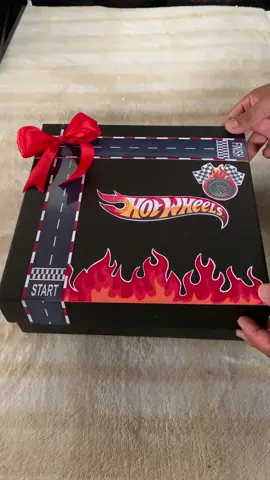 Hotwheels box  Consiente a tu chico con esta linda caja envíos a toda Guatemala cotiza la tuya al 35265668 #regalos #sorpresas #hotwheelscollections #guatemala🇬🇹 #diadelnovio 