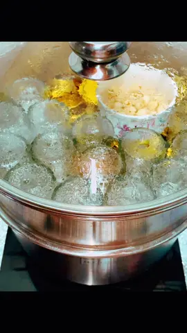 Quy trình chưbg yến -Tiệt trùng hũ và nắp 15phút trong nước sôi - Cho yến, topping, nước - Đậy nắp hũ chỉ vì muốn đậy kín yến từ khi chưng đến khi Anh Chị Em dùng yến - Chưng cách thuỷ 20 phút - Gửi  nóng đến tận tay Anh Chị Em mình nhé Không biết có gì ko đúng thì chỉ lại giúp nhà em nhe#yensao #yếnthô #yếnchưng #yếnsào 