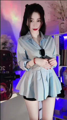 Lâu quá cổ không review sơ mi✌️#sarahduongreview #sarahduongvlog #sarahduonglive #aosomi 