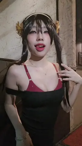 Sweet but sharp 🍬✨ Yor Forger joins the trend 💃 . Character : Yor Forger Franchise : Spy x Family [Tags] #yorforger #yorforgercosplay #spyxfamily #spyxfamilycosplay #cosplaytiktok