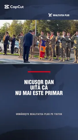 Nicușor Dan nu se dezice de reziști! Președintele își continuă turneul prin țară, timp în care evită întâlnirile cu liderii lumii. Șeful statului și-a făcut fotografii cu Dominic Fritz, iar întâlnirea dintre cei doi a fost catalogată de analiști drept un joc de campanie și imagine. Aparent, spun aceștia, Nicușor Dan uită constant că este președinte și a rămas la stadiul de primar al Capitalei, motiv pentru care face gafă după gafă. #realitateaplus #nicusordan #gafe #news #fyp 