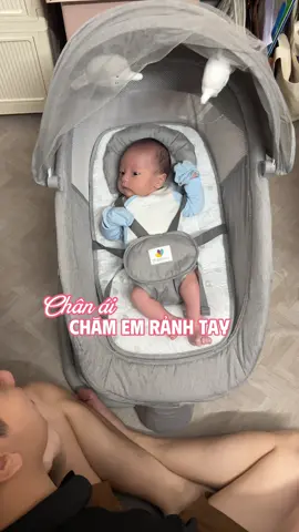 Em bé nhà tôi lại thích ngủ nôi hơn ngủ giường chứ nị 😁 #suoniufamily #mebim #noirungu #gheandam #mastela