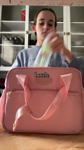 stole editing style from @Bites By Bella so follow her bc her food is amazing! anyways i need a new lunchbox for this girl now that she eats, this one was for bottles and pump parts #mom #daycare #babyeats #6monthsold 