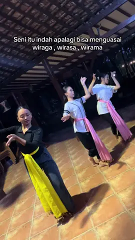 💫✨ #jepara #sanggartari #tari #mutiavie #fyp 