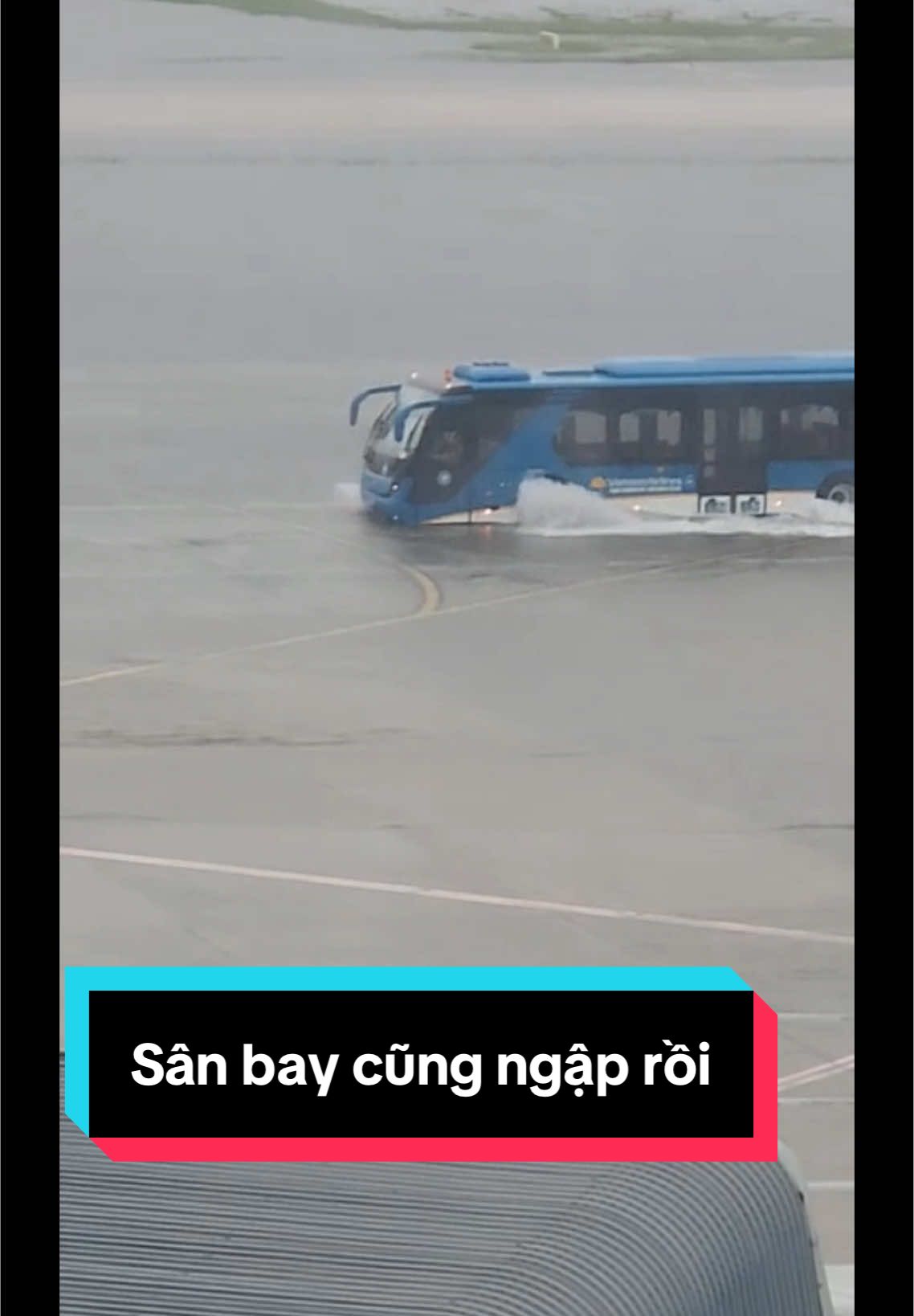 #mưa #bão #xuhuongtiktok #videotrieuview #videoviral sân bay Nội Bài chiều nay 