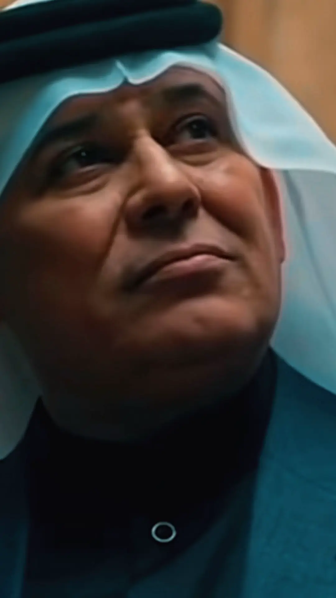 شوفولي جاره يذبح سماره حسنك يريد اليوم صفنه وجكاره حبيته كلش طير وعشك عش اهل العشك ياناس والله حياره دك دك ياكلبي سميته حبي تايه جنت بلشوك دلاني دربي مابي اذيه ميت عليه لهذا العشك ممنون شكرا يربي شفافه رقيقه وهاي الحقيقه ومنه تره يغار ورد الحقيقه ودعته اني سوده شلهاني ما احتمل فركاه صدكو دقيقه #رعد_الناصري❤❤ #ا #جمال #شوق #رايق 