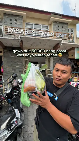 jajanan neng pasar sleman akeh tenan bro,iki durung ono separone 😨 📍PASAR SLEMAN