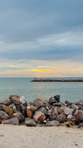 🌅🌴🌊🌤️ #หาดเจ้าสําราญ #มัลดีฟรีสอร์ตหาดเจ้าสําราญ #เพชรบุรี #ที่พักติดทะเล 